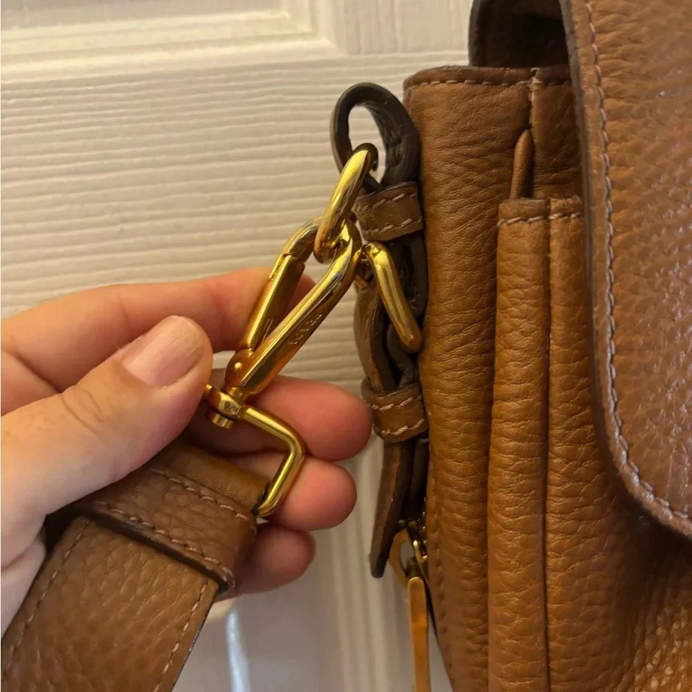 PRADA 
Vitello Daino Push Lock Messenger Bag Noisette - Picture 6 of 14